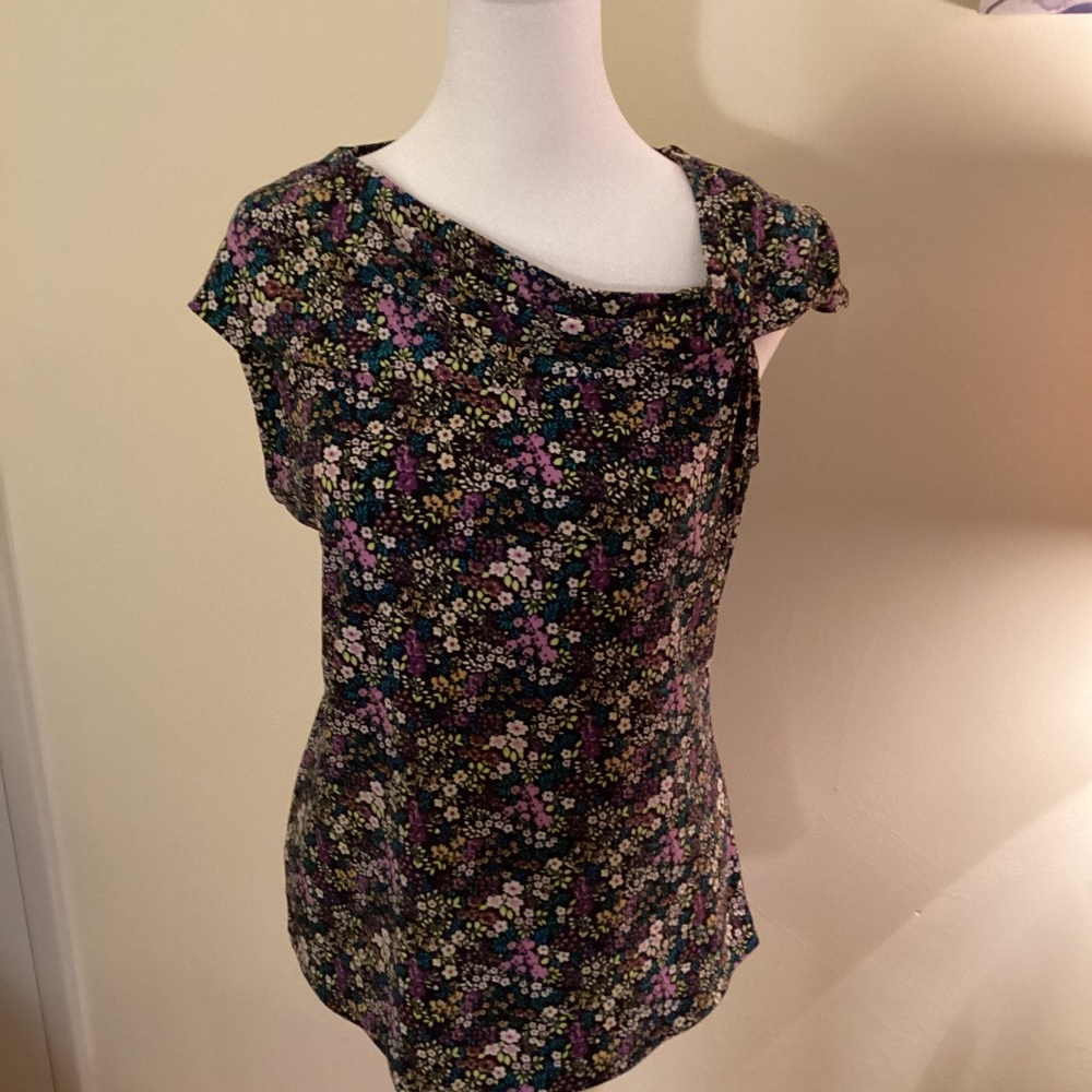 Grace cap sleeve flowered top size M
